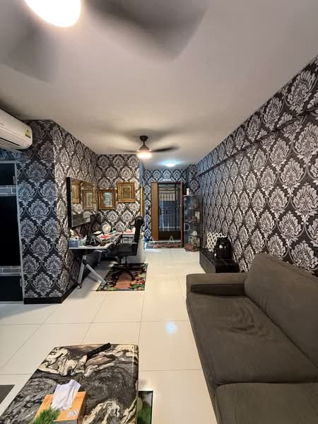 490B Choa Chu Kang Avenue 5, 490B Choa Chu Kang Avenue 5, 2 Bedrooms, 731 sqft, HDB Flat For Sale, by Mohd Jabbaar Bin Kamsani, 500137858 - Living Room - PropertyGuru.com.sg