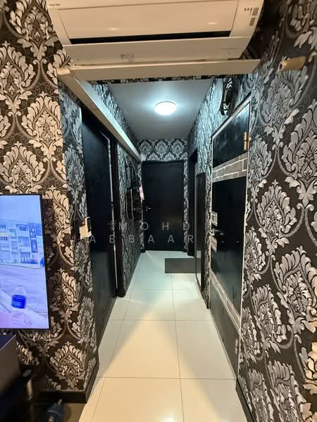 490B Choa Chu Kang Avenue 5, 490B Choa Chu Kang Avenue 5, 2 Bedrooms, 731 sqft, HDB Flat For Sale, by Mohd Jabbaar Bin Kamsani, 500137858 - Corridor - PropertyGuru.com.sg