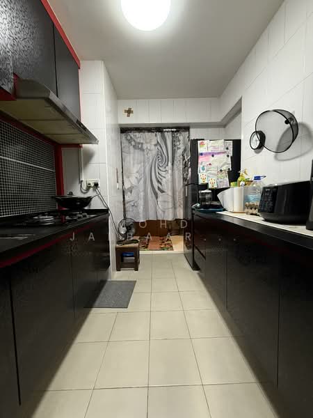 490B Choa Chu Kang Avenue 5, 490B Choa Chu Kang Avenue 5, 2 Bedrooms, 731 sqft, HDB Flat For Sale, by Mohd Jabbaar Bin Kamsani, 500137858 - Kitchen - PropertyGuru.com.sg