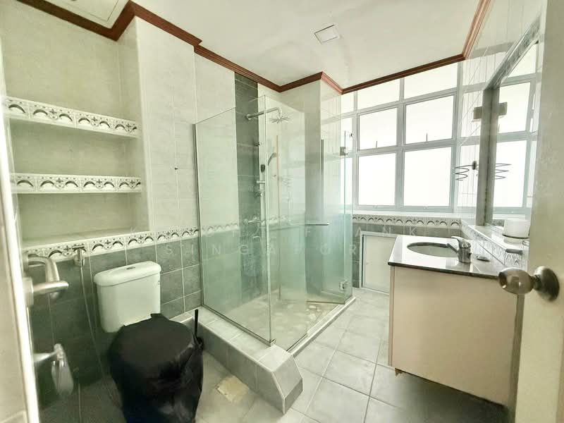 Lakepoint Condo, 2 Lakepoint Drive, 4 Bedrooms, 2,217 sqft, Condominium For Sale, by Karen, 500137872 - Bathroom - PropertyGuru.com.sg