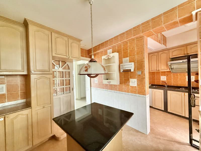Lakepoint Condo, 2 Lakepoint Drive, 4 Bedrooms, 2,217 sqft, Condominium For Sale, by Karen, 500137872 - Kitchen - PropertyGuru.com.sg