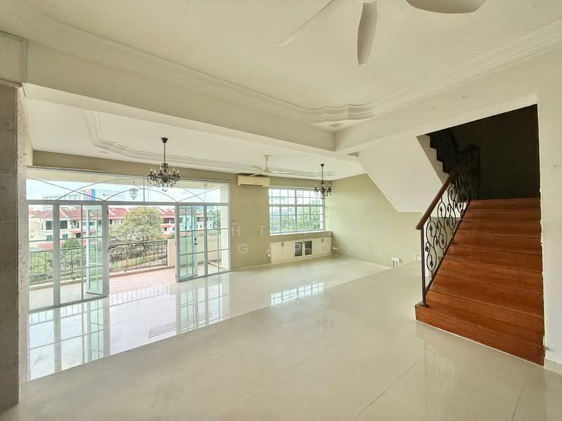 Lakepoint Condo, 2 Lakepoint Drive, 4 Bedrooms, 2,217 sqft, Condominium For Sale, by Karen, 500137872 - Living Room - PropertyGuru.com.sg