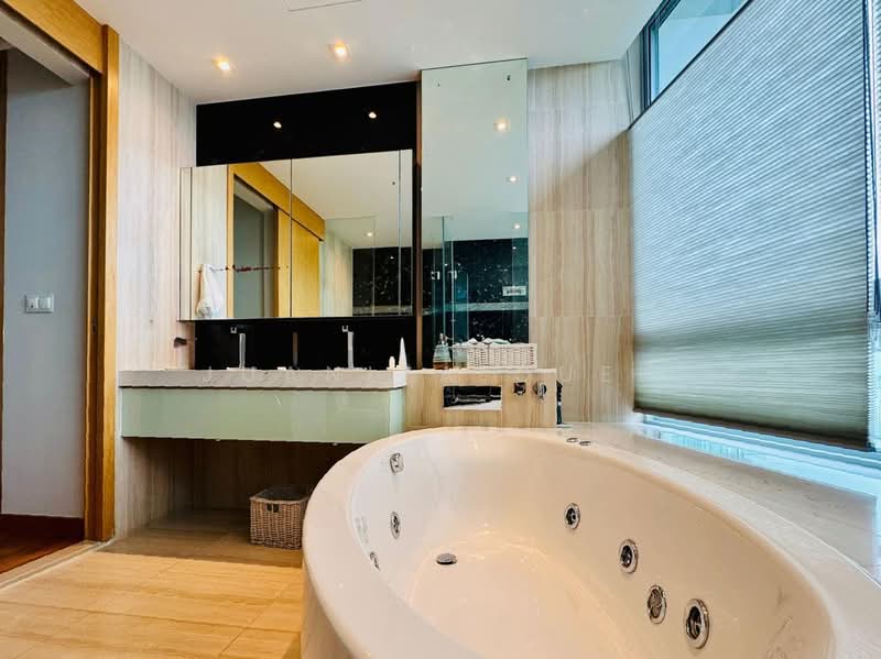 Grange Infinite, 27 Grange Road, 4 Bedrooms, 2,562 sqft, Condominium For Rent, by Juanita Quek, 500137874 - Bathroom - PropertyGuru.com.sg
