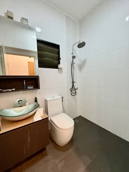 122B Punggol Edge, 122B Edgedale Plains, 3 Bedrooms, 1,001 sqft, HDB Flat For Sale, by Siti Nurjana Binte Oyong, 500137894 - Bathroom - PropertyGuru.com.sg