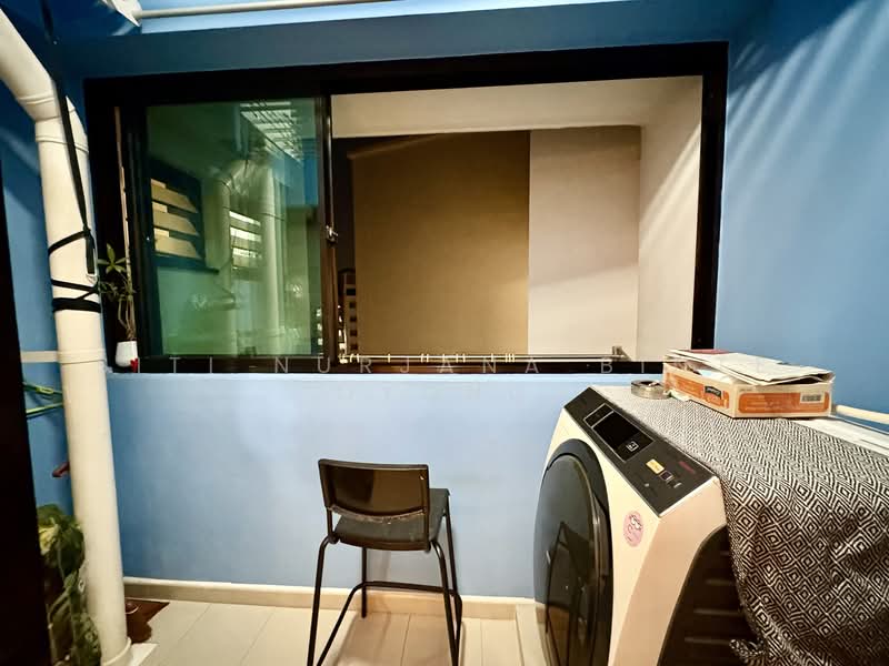 122B Punggol Edge, 122B Edgedale Plains, 3 Bedrooms, 1,001 sqft, HDB Flat For Sale, by Siti Nurjana Binte Oyong, 500137894 - Kitchen yard - PropertyGuru.com.sg