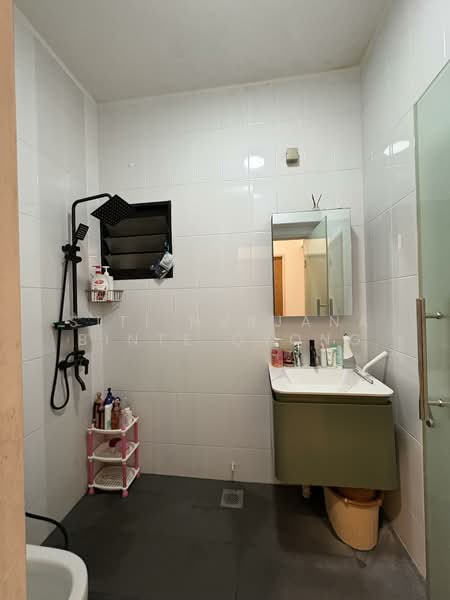 122B Punggol Edge, 122B Edgedale Plains, 3 Bedrooms, 1,001 sqft, HDB Flat For Sale, by Siti Nurjana Binte Oyong, 500137894 - Bathroom - PropertyGuru.com.sg