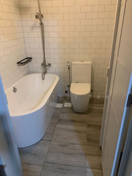 Haig Apartments, 185 Haig Road, 3 Bedrooms, 2,034 sqft, Apartment For Sale, by Ignatius Tan, 500137904 - Bathroom - PropertyGuru.com.sg