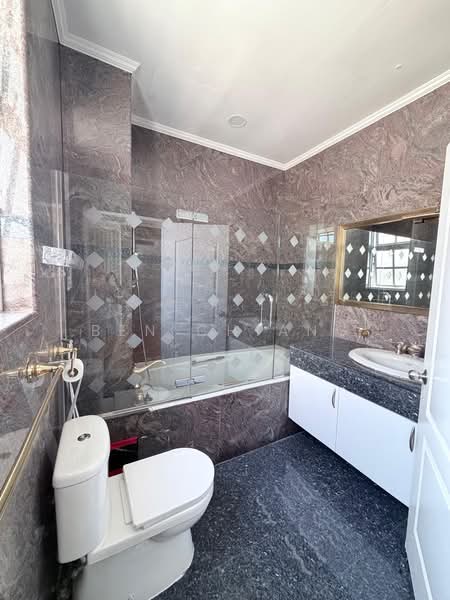 SERANGOON GARDEN ESTATE, , 6 Bedrooms, 7,000 sqft, Detached House For Rent, by Ben Chiang, 500137914 - Bathroom - PropertyGuru.com.sg