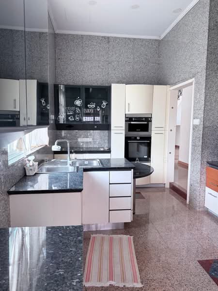 SERANGOON GARDEN ESTATE, , 6 Bedrooms, 7,000 sqft, Detached House For Rent, by Ben Chiang, 500137914 - Kitchen - PropertyGuru.com.sg