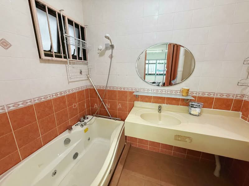 310A Anchorvale Road, 310A Anchorvale Road, 3 Bedrooms, 1,100 sqft, HDB Flat For Rent, by Diana Yow, 500137924 - Bathroom - PropertyGuru.com.sg