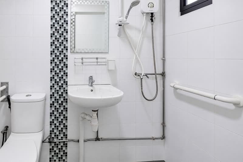 170 Yishun Avenue 7, 170 Yishun Avenue 7, 4 Bedrooms, 1,119 sqft, HDB Flat For Sale, by Reine Chan, 500137930 - Bathroom - PropertyGuru.com.sg