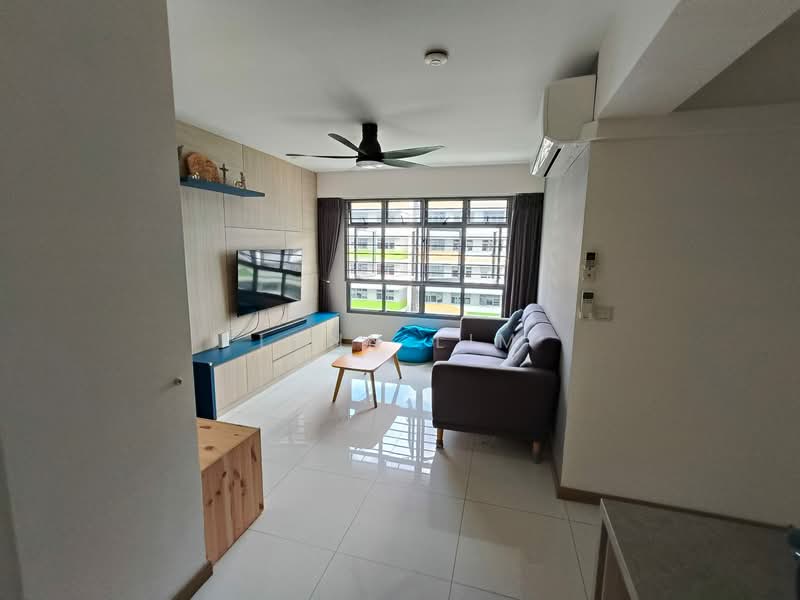 621B Tampines Street 61, 621B Tampines Street 61, 2 Bedrooms, 742 sqft, HDB Flat For Sale, by Lynn Lim, 500137964 - Living Room - PropertyGuru.com.sg