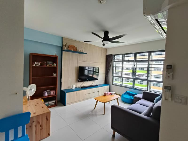 621B Tampines Street 61, 621B Tampines Street 61, 2 Bedrooms, 742 sqft, HDB Flat For Sale, by Lynn Lim, 500137964 - Living Room - PropertyGuru.com.sg