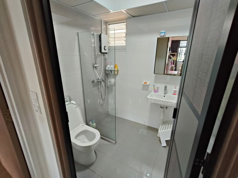 621B Tampines Street 61, 621B Tampines Street 61, 2 Bedrooms, 742 sqft, HDB Flat For Sale, by Lynn Lim, 500137964 - Bathroom - PropertyGuru.com.sg