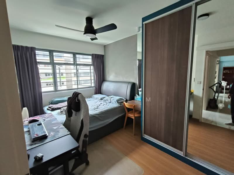 621B Tampines Street 61, 621B Tampines Street 61, 2 Bedrooms, 742 sqft, HDB Flat For Sale, by Lynn Lim, 500137964 - Master bedroom - PropertyGuru.com.sg