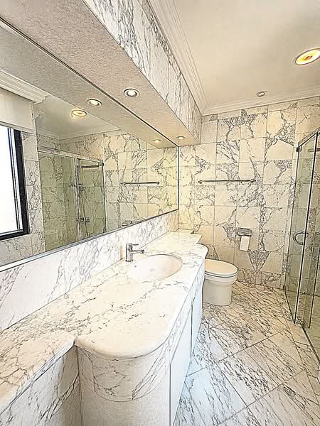Four Seasons Park, 8 Cuscaden Walk, 6 Bedrooms, 3,821 sqft, Condominium For Sale, by Halimah Tan, 500137972 - Bathroom - PropertyGuru.com.sg