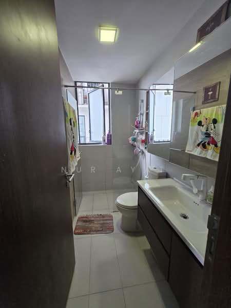 Foresque Residences, 107 Petir Road, 3 Bedrooms, 1,238 sqft, Condominium For Sale, by Nur Ayat, 500137992 - Bathroom - PropertyGuru.com.sg