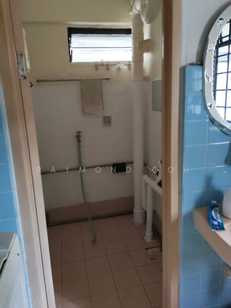 205 Toa Payoh North, 205 Toa Payoh North, 2 Bedrooms, 700 sqft, HDB Flat For Sale, by Raymond Goh, 500137993 - Bathroom - PropertyGuru.com.sg