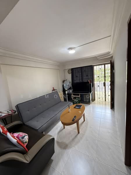 205 Toa Payoh North, 205 Toa Payoh North, 2 Bedrooms, 700 sqft, HDB Flat For Sale, by Raymond Goh, 500137993 - Living Room - PropertyGuru.com.sg