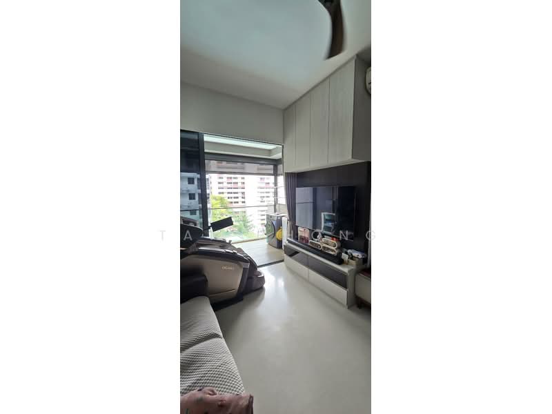 Trilive, 111 Tampines Road, 3 Bedrooms, 883 sqft, Condominium For Sale, by Tan Chong, 500138005 - Living Room - PropertyGuru.com.sg
