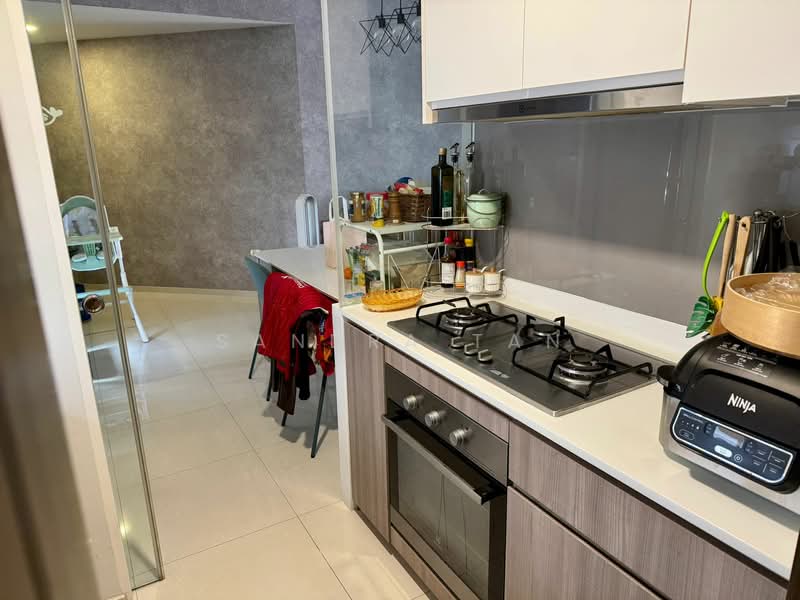 Riverbank at Fernvale, Sengkang West Way/Fernvale, 3 Bedrooms, 1,055 sqft, Condominium For Rent, by Sandra Tan, 500138007 - Kitchen - PropertyGuru.com.sg