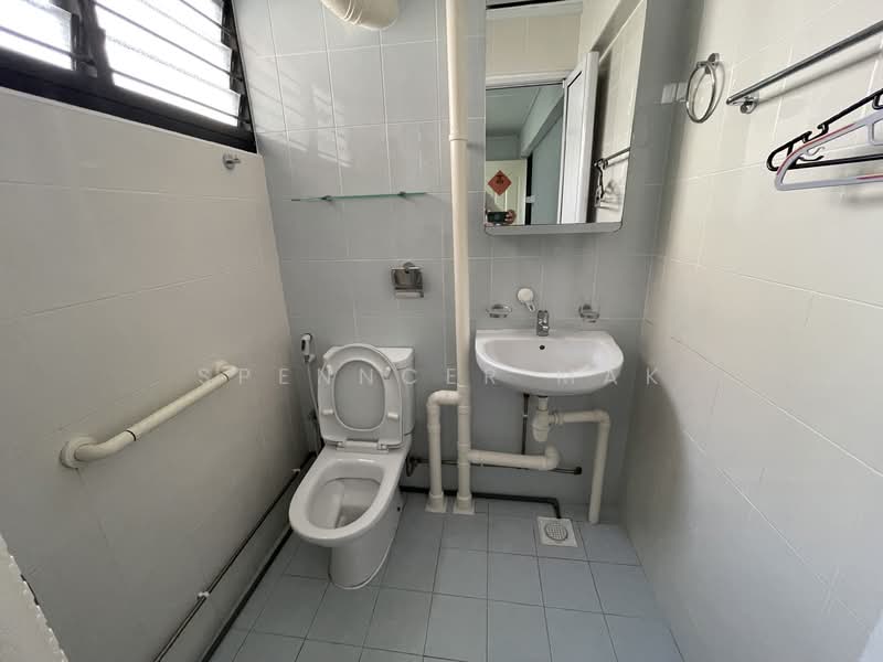 128 Bukit Batok West Avenue 6, 128 Bukit Batok West Avenue 6, 2 Bedrooms, 731 sqft, HDB Flat For Rent, by Spenncer Mak, 500138014 - Bathroom - PropertyGuru.com.sg