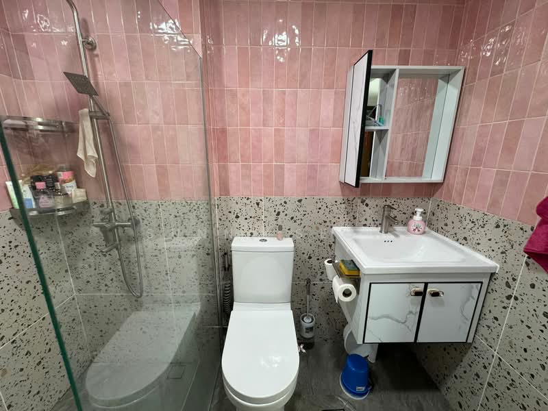 Watercolours, 23 Pasir Ris Link, Room Rental, 150 sqft, Executive Condominium For Rent, by Sunny Seow, 500138022 - Bathroom - PropertyGuru.com.sg
