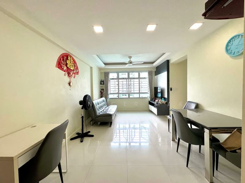 454 Fajar Road, 454 Fajar Road, 2 Bedrooms, 732 sqft, HDB Flat For Sale, by Spenncer Mak, 500138029 - Living Room - PropertyGuru.com.sg