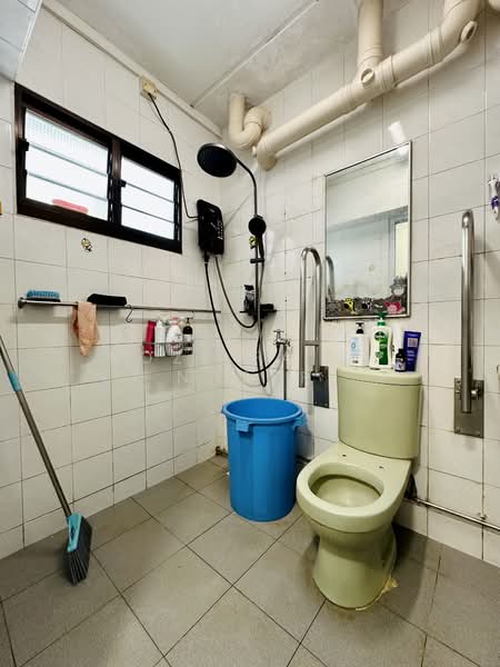 544 Woodlands Drive 16, 544 Woodlands Drive 16, 3 Bedrooms, 1,238 sqft, HDB Flat For Sale, by Rozi Faith Naser, 500138069 - Bathroom - PropertyGuru.com.sg