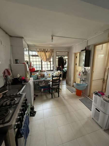 85C Lorong 4 Toa Payoh, 85C Lorong 4 Toa Payoh, 2 Bedrooms, 840 sqft, HDB Flat For Sale, by Charlie Ethan Chia, 500138076 - Kitchen - PropertyGuru.com.sg