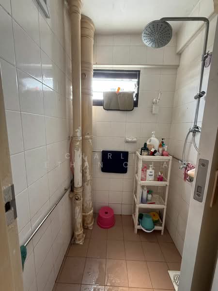 85C Lorong 4 Toa Payoh, 85C Lorong 4 Toa Payoh, 2 Bedrooms, 840 sqft, HDB Flat For Sale, by Charlie Ethan Chia, 500138076 - Bathroom - PropertyGuru.com.sg