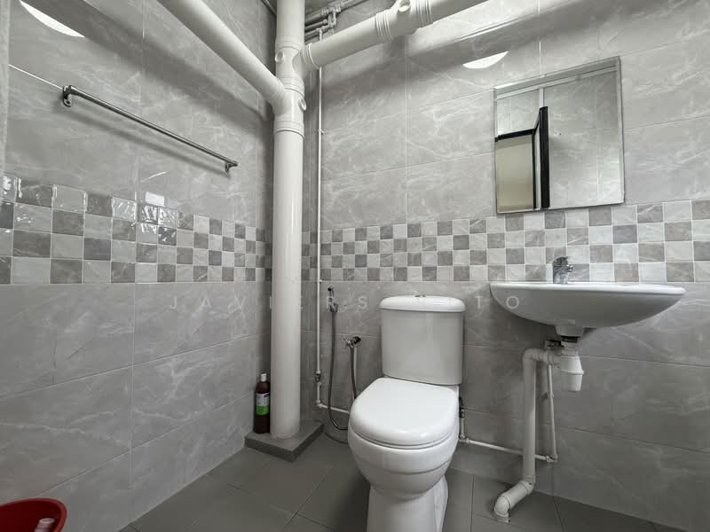 169 Hougang Avenue 1, 169 Hougang Avenue 1, 3 Bedrooms, 1,302 sqft, HDB Flat For Sale, by Javiers Sito, 500138088 - Bathroom - PropertyGuru.com.sg