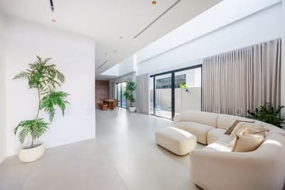 For Rent - Brand new Upper east coast road landed with private lift