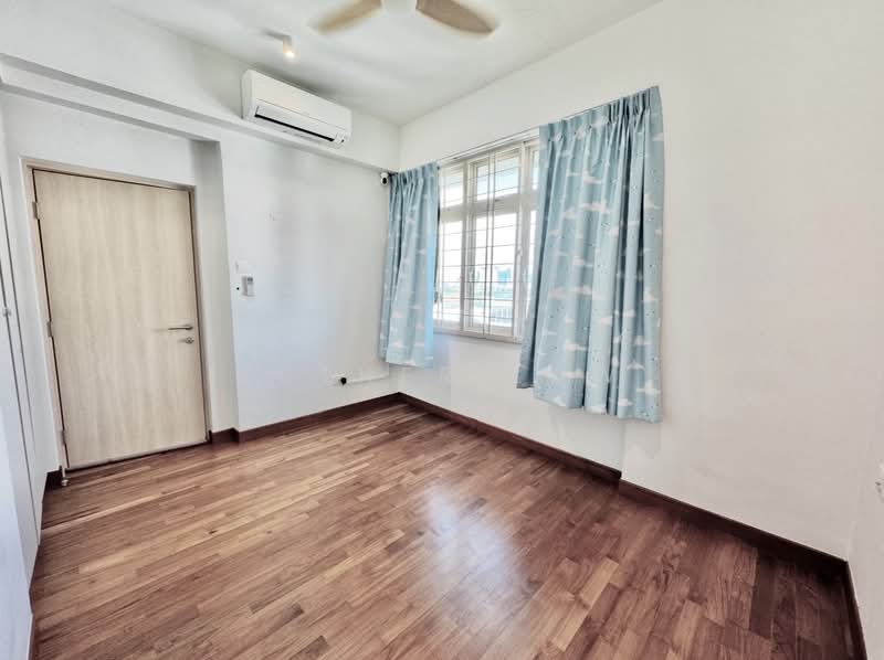 Emerald East, 8D Tanjong Rhu Road, 3 Bedrooms, 1,251 sqft, Apartment For Rent, by Esther Low, 500138098 - Bedroom - PropertyGuru.com.sg