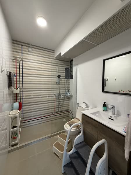 420C Northshore Drive, 420C Northshore Drive, 3 Bedrooms, 1,012 sqft, HDB Flat For Sale, by Javier Chew, 500138116 - Bathroom - PropertyGuru.com.sg