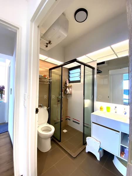 445A Clementi Avenue 3, 445A Clementi Avenue 3, 3 Bedrooms, 1,001 sqft, HDB Flat For Sale, by Carrie Guo, 500138120 - Bathroom - PropertyGuru.com.sg