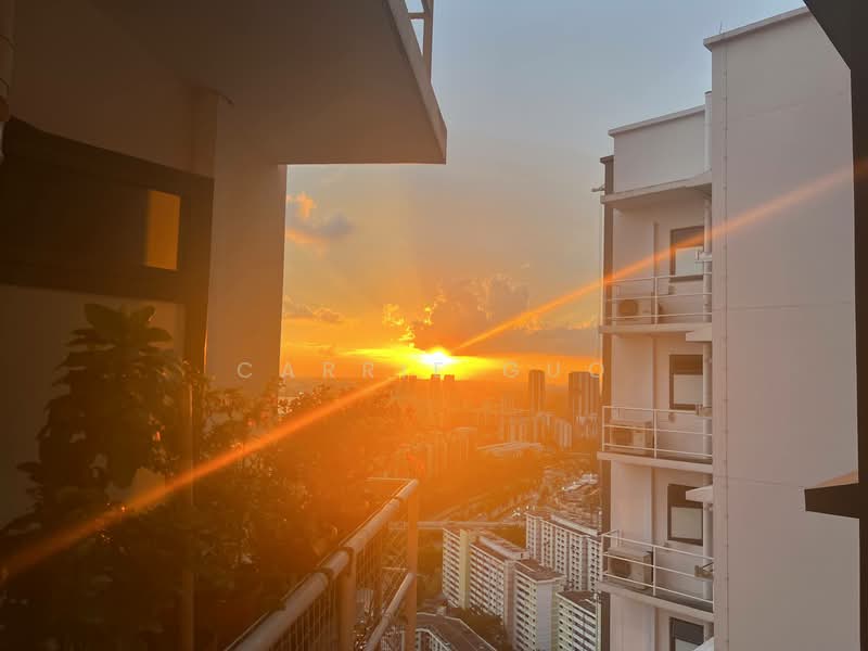 445A Clementi Avenue 3, 445A Clementi Avenue 3, 3 Bedrooms, 1,001 sqft, HDB Flat For Sale, by Carrie Guo, 500138120 - Balcony - PropertyGuru.com.sg