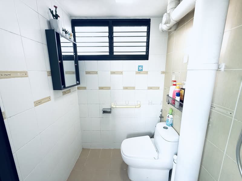 108 Ang Mo Kio Avenue 4, 108 Ang Mo Kio Avenue 4, 2 Bedrooms, 721 sqft, HDB Flat For Sale, by SQ Raudha, 500138123 - Bathroom - PropertyGuru.com.sg
