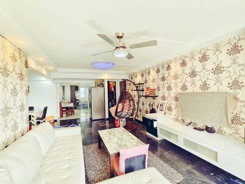 414 Commonwealth Avenue West, 414 Commonwealth Avenue West, 4 Bedrooms, 1,345 sqft, HDB Flat For Sale, by James Lee, 500138126 - Living Room - PropertyGuru.com.sg