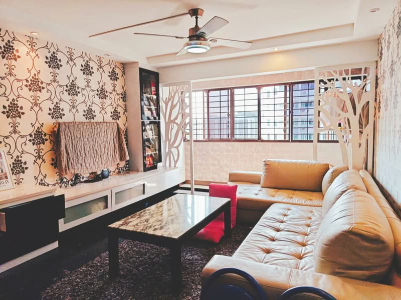 414 Commonwealth Avenue West, 414 Commonwealth Avenue West, 4 Bedrooms, 1,345 sqft, HDB Flat For Sale, by James Lee, 500138126 - Living Room - PropertyGuru.com.sg