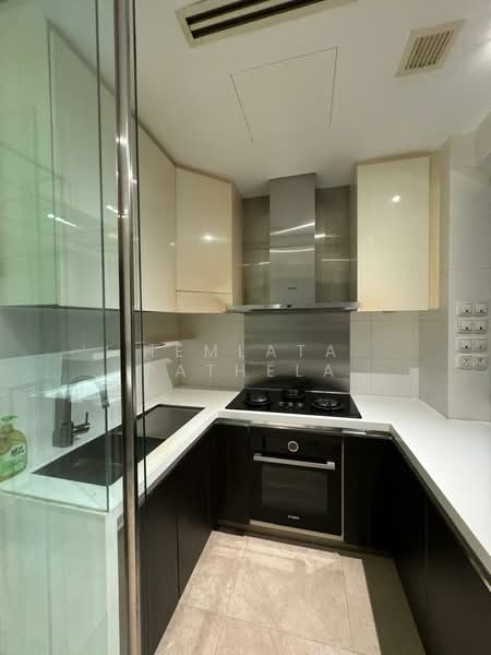 The Greenwood, 205 Greenwood Avenue, 5 Bedrooms, 3,025 sqft, Cluster House For Rent, by Hemlata Pathela, 500138155 - Kitchen - PropertyGuru.com.sg