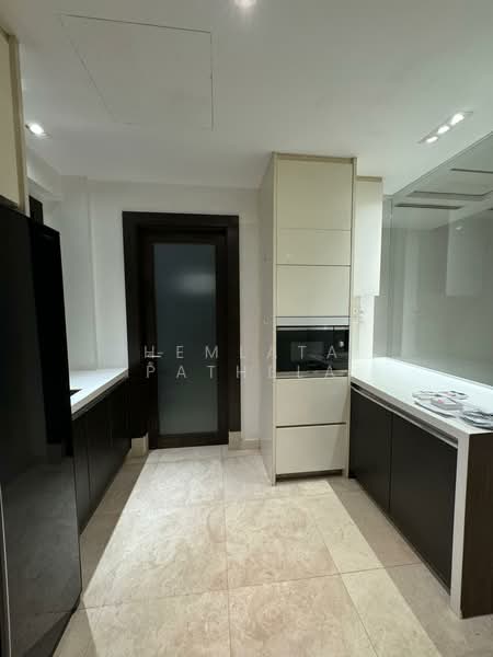 The Greenwood, 205 Greenwood Avenue, 5 Bedrooms, 3,025 sqft, Cluster House For Rent, by Hemlata Pathela, 500138155 - Kitchen - PropertyGuru.com.sg