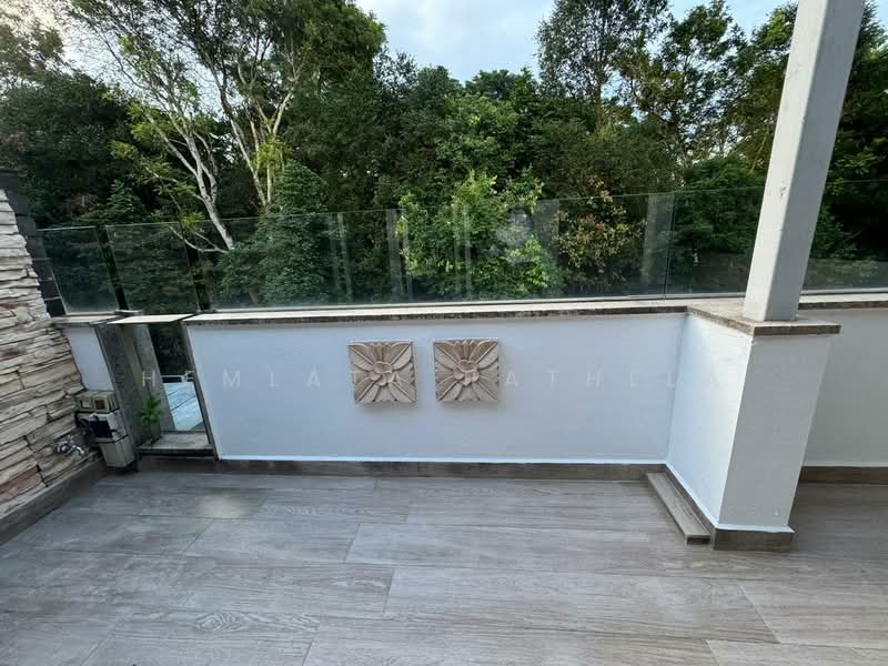 The Greenwood, 205 Greenwood Avenue, 5 Bedrooms, 3,025 sqft, Cluster House For Rent, by Hemlata Pathela, 500138155 - Balcony - PropertyGuru.com.sg