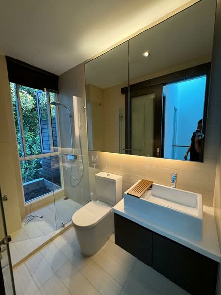 The Greenwood, 205 Greenwood Avenue, 5 Bedrooms, 3,025 sqft, Cluster House For Rent, by Hemlata Pathela, 500138155 - Bathroom - PropertyGuru.com.sg