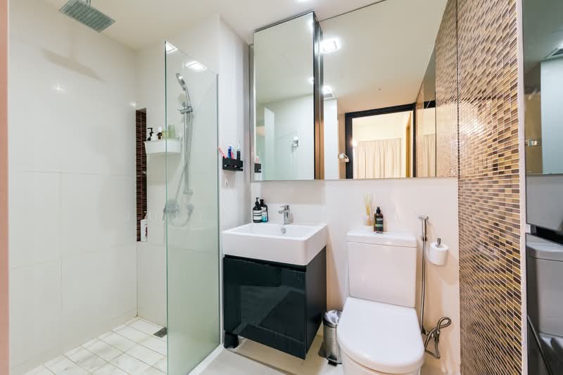 Vivace, 19 Tong Watt Road, 1 Bedroom, 452 sqft, Apartment For Rent, by Julia Bensily, 500138166 - Bathroom - PropertyGuru.com.sg