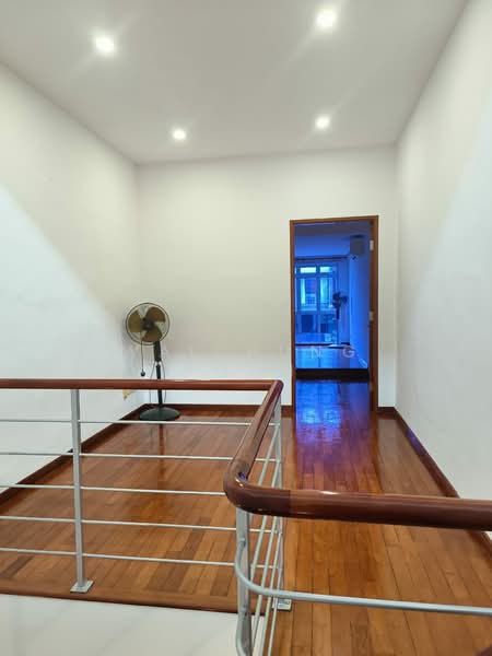 Telok Kurau Lorong J, , 5 Bedrooms, 2,000 sqft, Terraced House For Rent, by Waichung Poon, 500138170 - Level 2 Family Area - PropertyGuru.com.sg