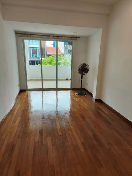 Telok Kurau Lorong J, , 5 Bedrooms, 2,000 sqft, Terraced House For Rent, by Waichung Poon, 500138170 - Master Bedroom Ensuite & Balcony - PropertyGuru.com.sg