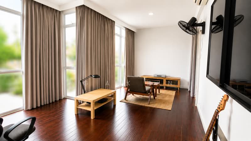 CHEAP! Freehold Landed Near Ai Tong and Upper Thomson MRT, Jalan Sembilang, Jalan Terubok, Jalan Ikan Merah, Jalan Keli, Jalan Todak, Upper Thomson Road, Sin Ming Road, Jalan Binchang, Bright Hill Crescent, Bright Hill Drive, Jalan Belibas, Jalan Minggu, Jalan Khamis, Jalan Rabu, Jalan Isnin, Sin Ming Road, 3 Bedrooms, 1,751 sqft, Terraced House For Sale, by Ng Aik Pin, 500138175 - Entertainment Room - PropertyGuru.com.sg