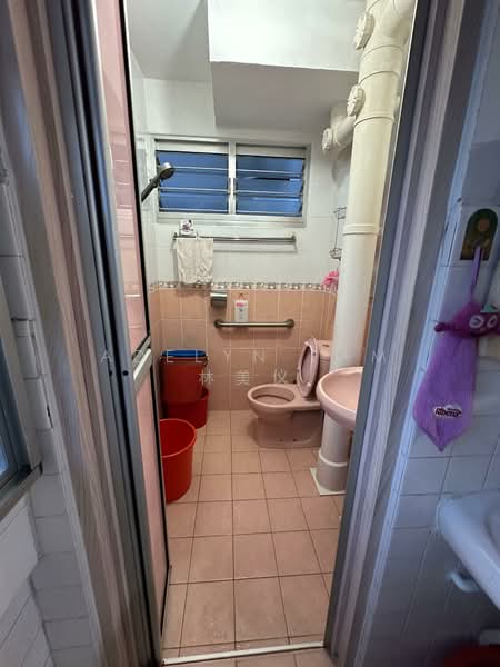 735 Yishun Street 72, 735 Yishun Street 72, Room Rental, 100 sqft, HDB Flat For Rent, by Adelyn Lam 林美仪, 500138192 - Bathroom - PropertyGuru.com.sg