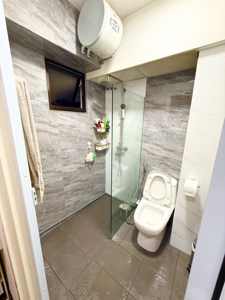 403D Fernvale Lane, 403D Fernvale Lane, 3 Bedrooms, 990 sqft, HDB Flat For Sale, by Sean Zhong, 500138206 - Bathroom - PropertyGuru.com.sg